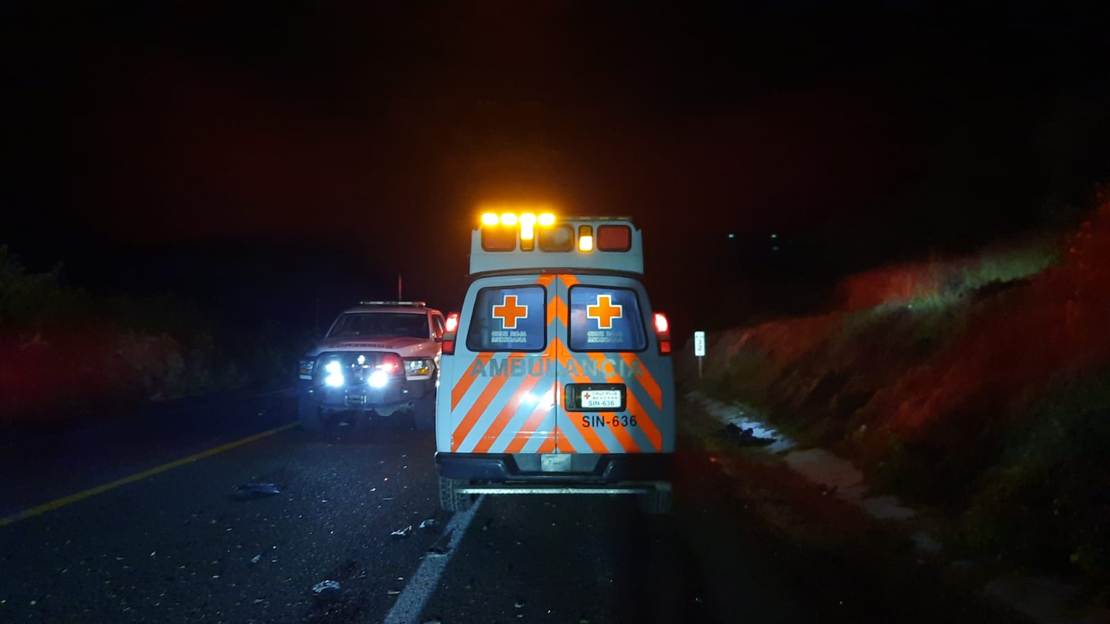 Amarga noche de Día de las Madres en Elota: fallecen hombre y mujer al estrellarse contra un tráiler