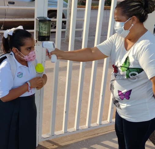 Divide opiniones entre padres de familia el enviar o no a sus hijos a clases presenciales este lunes