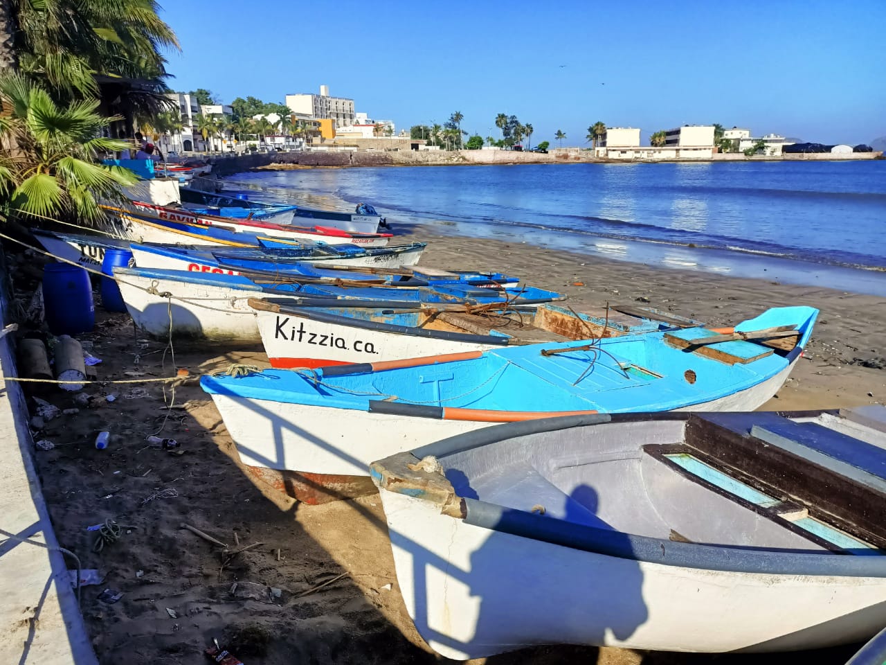 Prevalecen en resguardo más de mil 500 pangas en el norte de Sinaloa ante marejada que causó ‘Lidia’