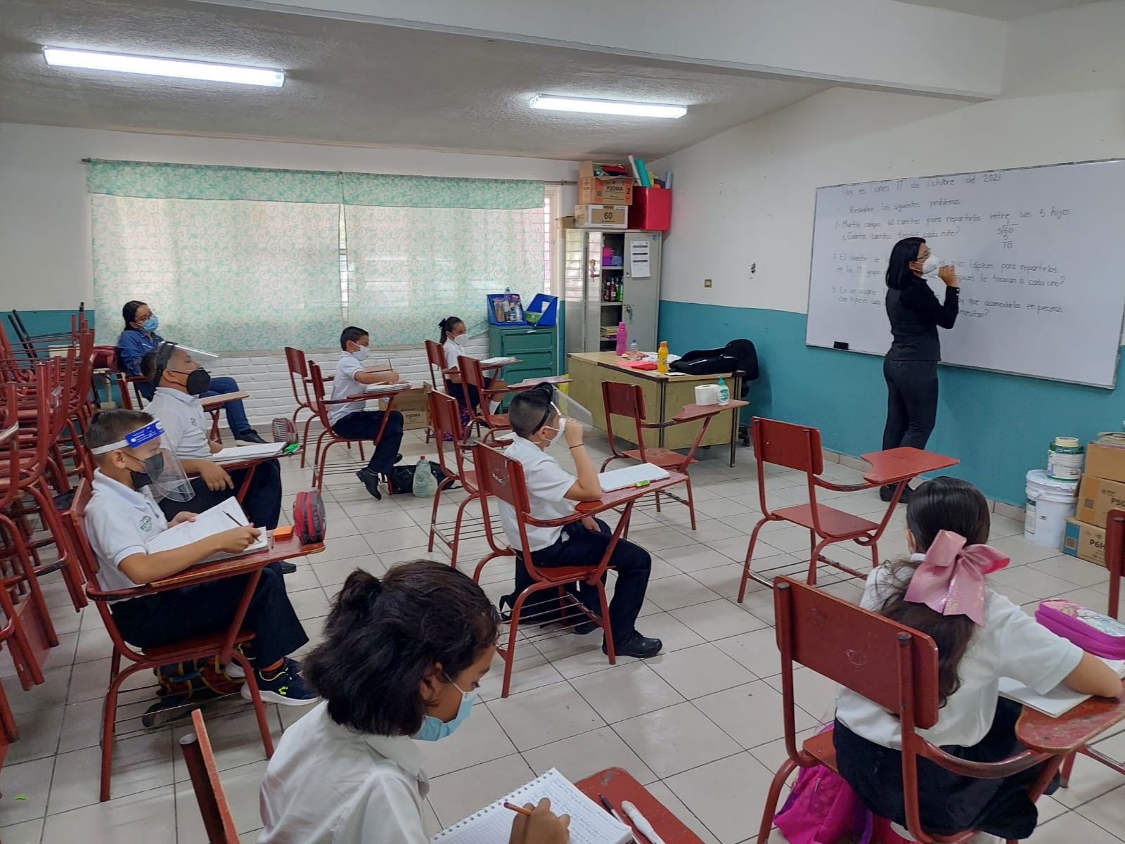 Atención papás: Este miércoles muy de madrugada definirán si continúa la suspensión de clases en Sinaloa