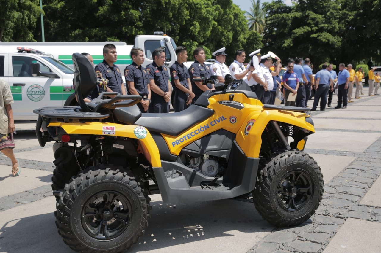 Encienden veladoras en Protección Civil Municipal de Culiacán para que les cambien de director