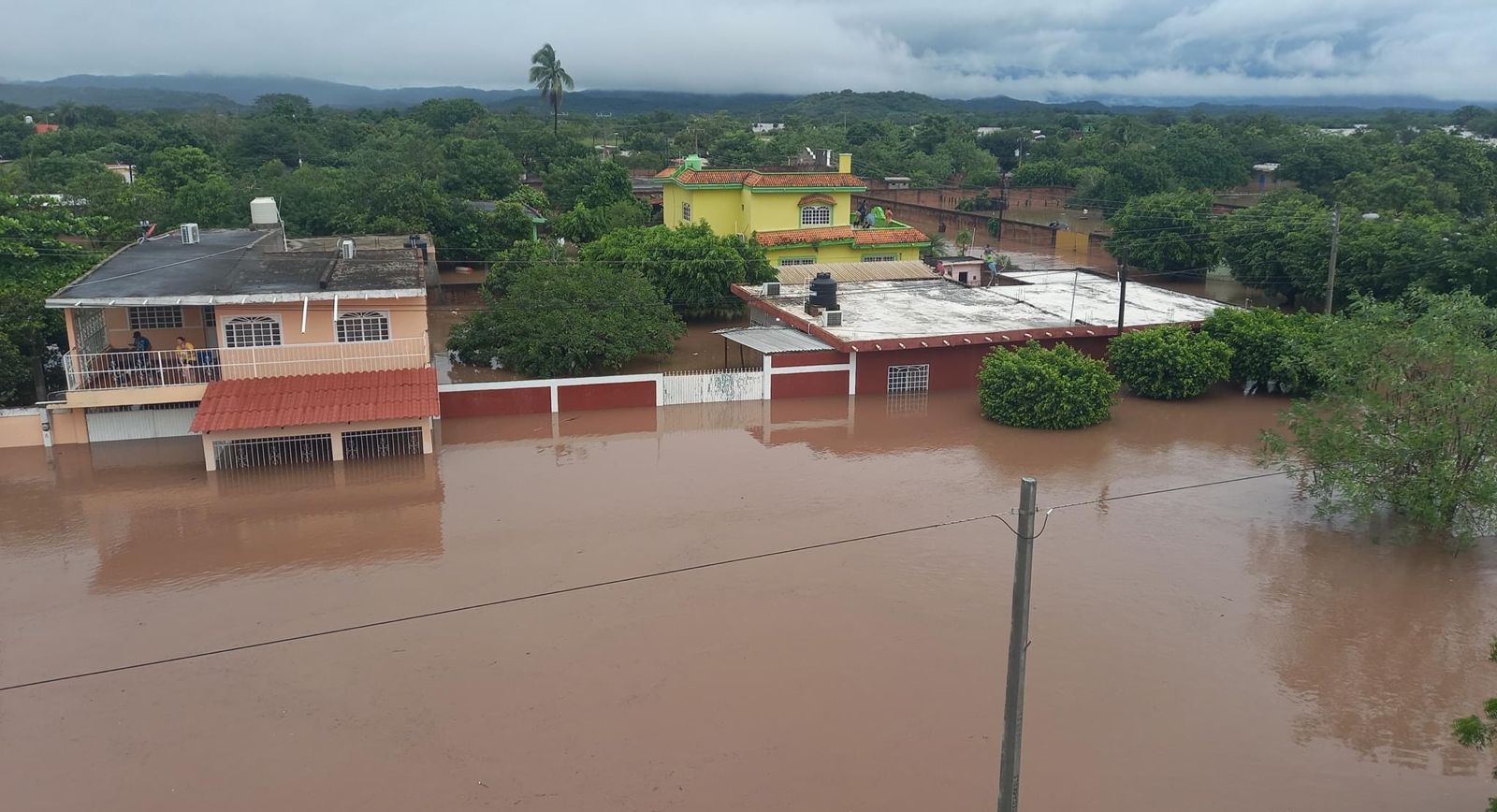 Rosario pide auxilio: Hay más de 1500 familias bajo el agua e incomunicadas