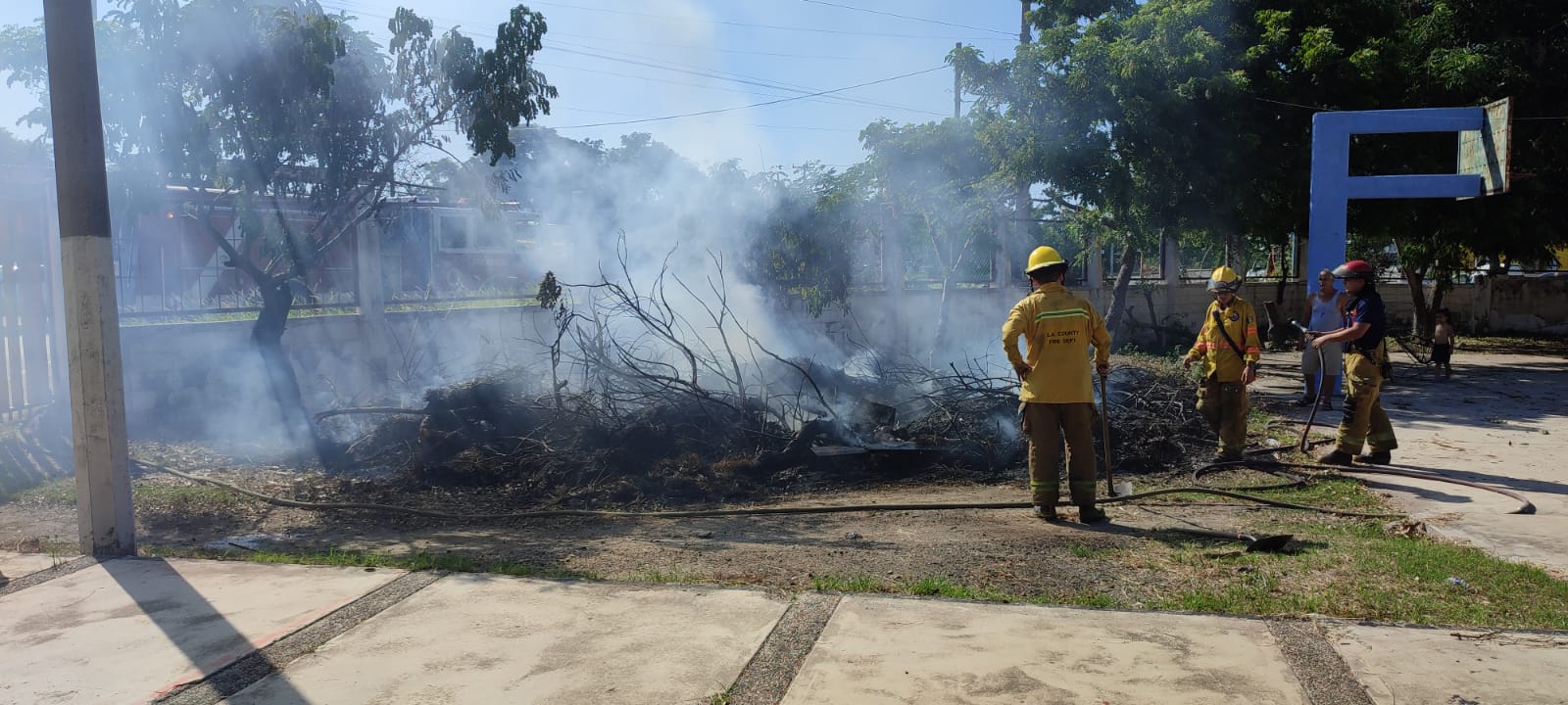 Las quemas de basura traen en jaque a Bomberos de Guasave; buscan coordinación con Ecología