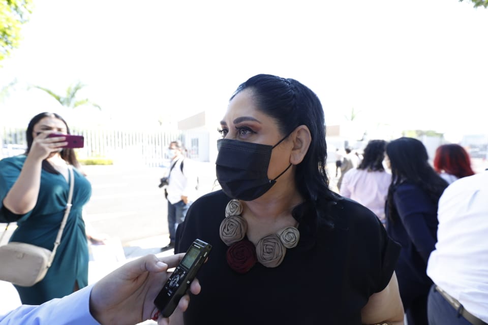 “Las únicas horas que tengo son las que pasé en el aula cuando estudié en la UdeO”, responde Diva Gastélum niega tiempo completo