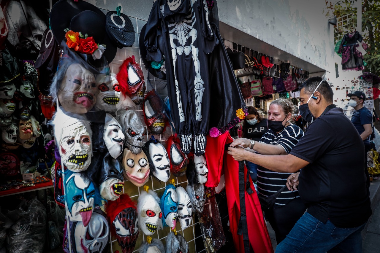 Repuntan ventas de cara a Halloween en el centro de Culiacán