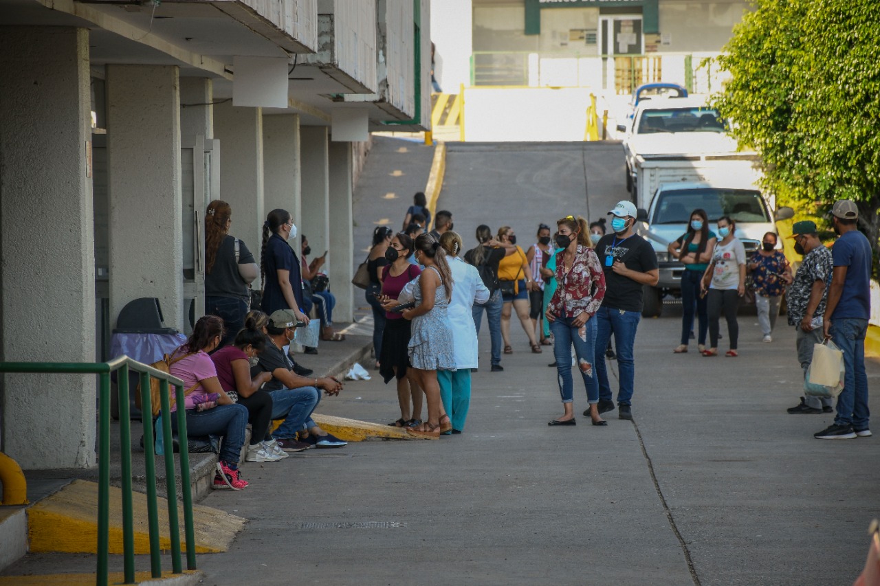 Por estar contagiados y otros motivos, el 20% de los maestros y personal educativo no se pudo vacunar
