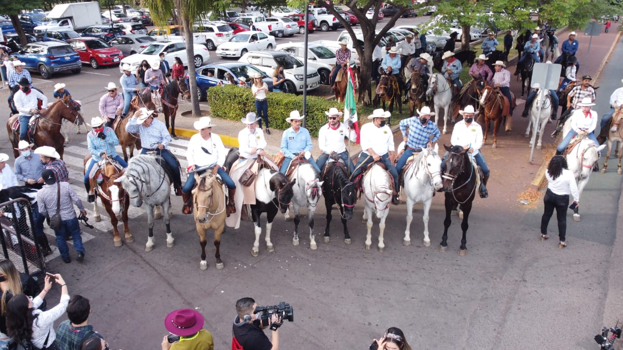 Reviven tradición ecuestre, celebrando la Gran Cabalgata Tradicional 2021