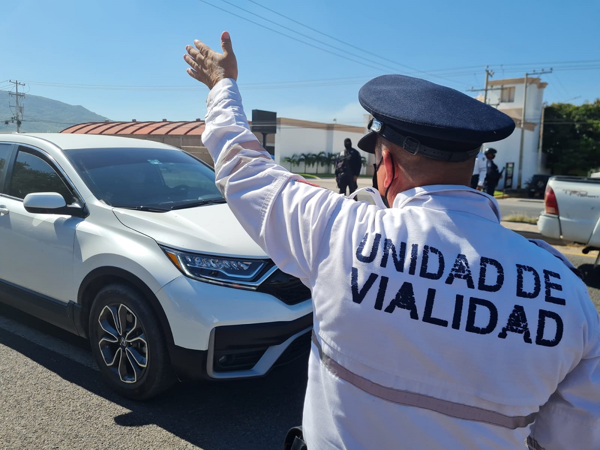 Intensifican operativo para retirar motocicletas y autos que circulan sin documentación en Culiacán