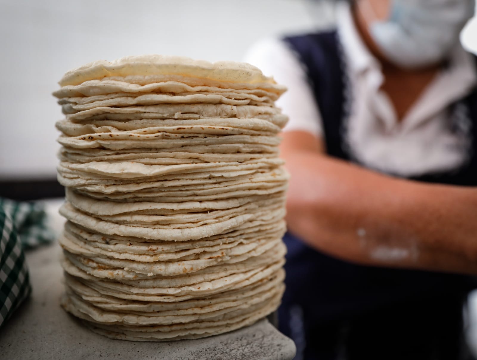 ¡A partir de ya! Kilo de tortilla debe costar $25 pesos; Rocha promete apoyos a industriales