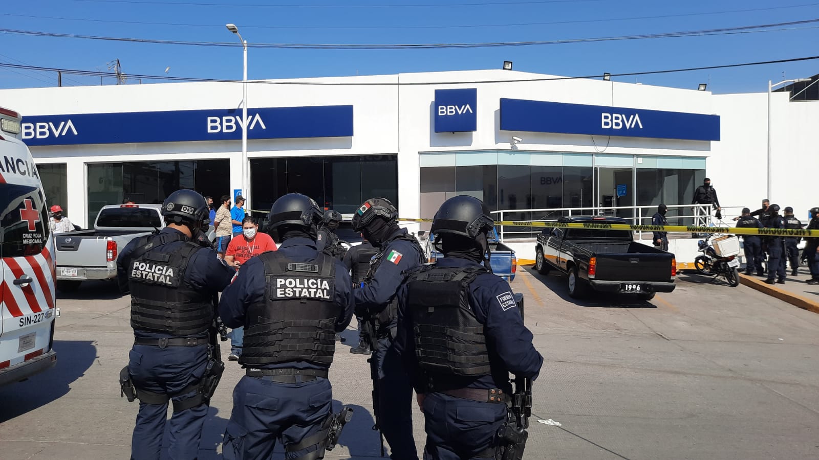 Bancazo| Escoltas que iban con cuentahabiente frustraron asalto a banco en Culiacán: SSPE