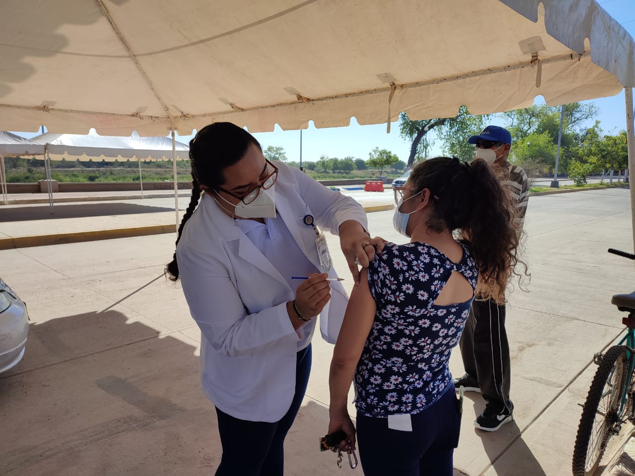 Algo inusual: con baja afluencia arranca vacunación de terceras dosis de AstraZeneca en Guasave