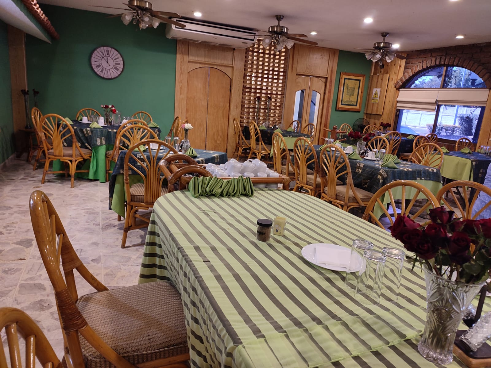 Restauranteros de Guasave esperan repunte de ventas en vísperas del Día de las Madres y del Maestro