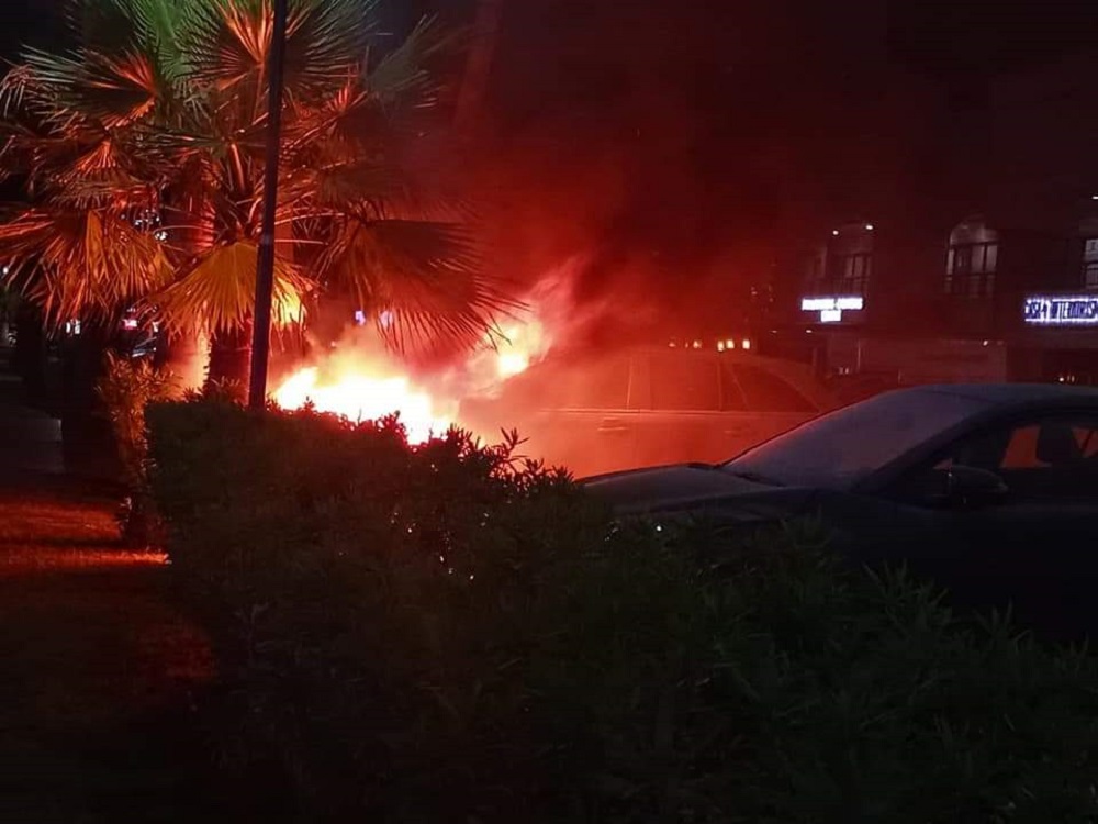 Video | Joven desmiente haber quemado camioneta en la Plaza Campanario de Los Mochis