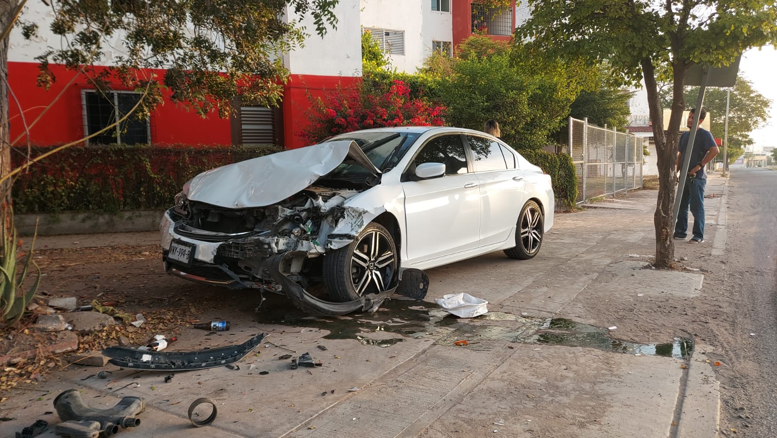 Mujer provoca aparatosa carambola al norte de Culiacán