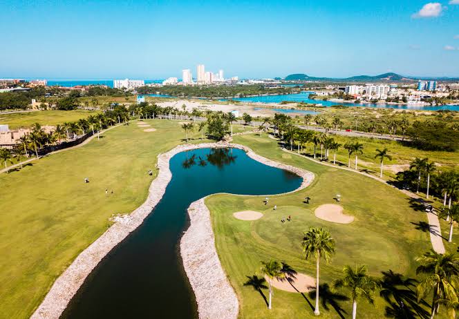 Campos del Golf pagaban 130 pesos por metro cuadrado, cuando el costo mínimo del terreno es de 500 pesos: Estrada Ferreiro