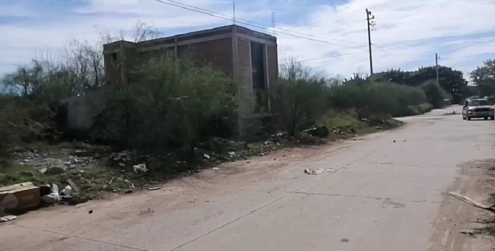 Tirado en el pavimento, hallan feto humano de alrededor de 7 meses, en Los Mochis