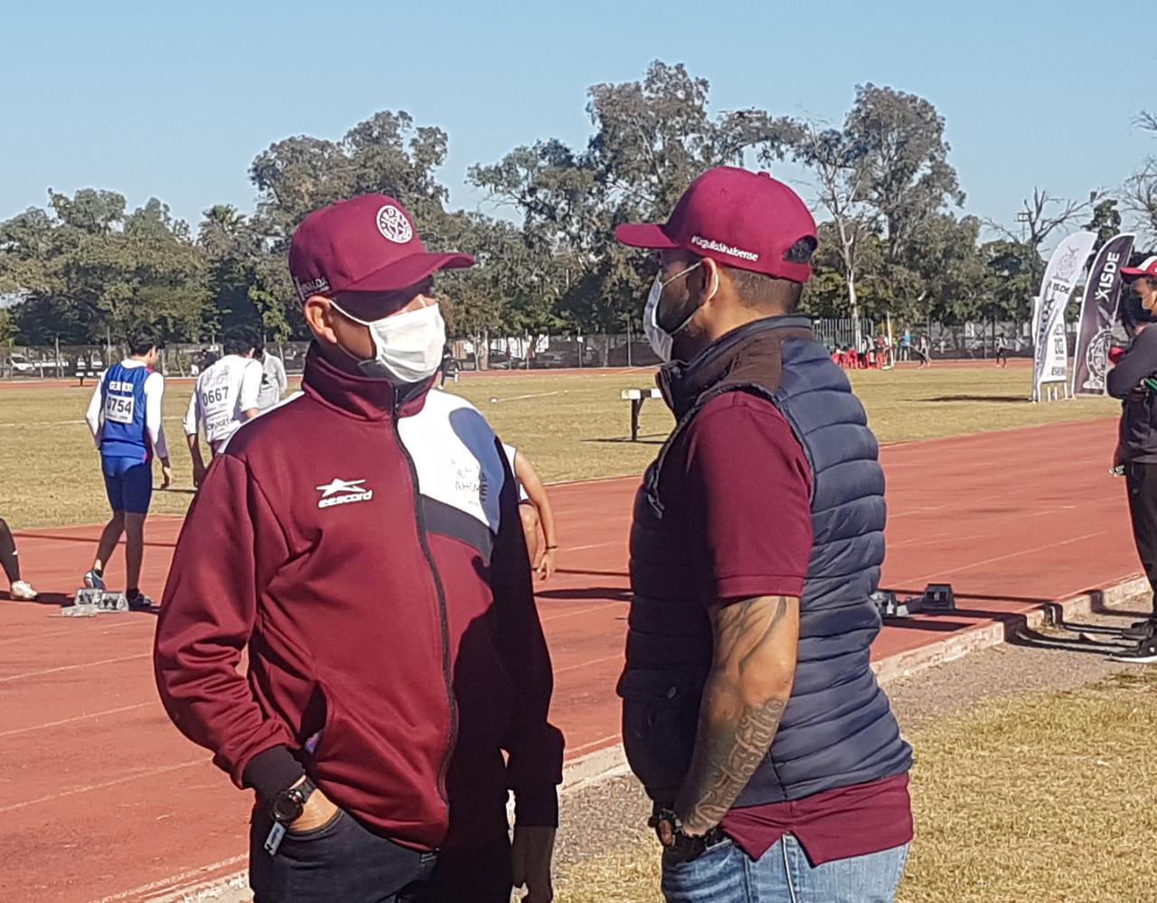 Julio Cascajares, sin plan de trabajo al frente del ISDE, llega tarde a su cita con los deportistas de Ahome