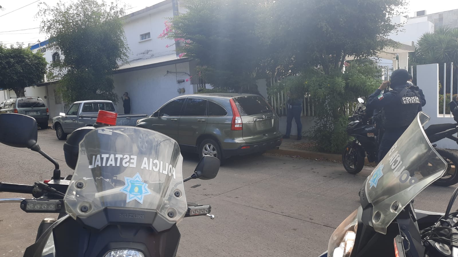 Atacan a balazos a mujer policía en Culiacán