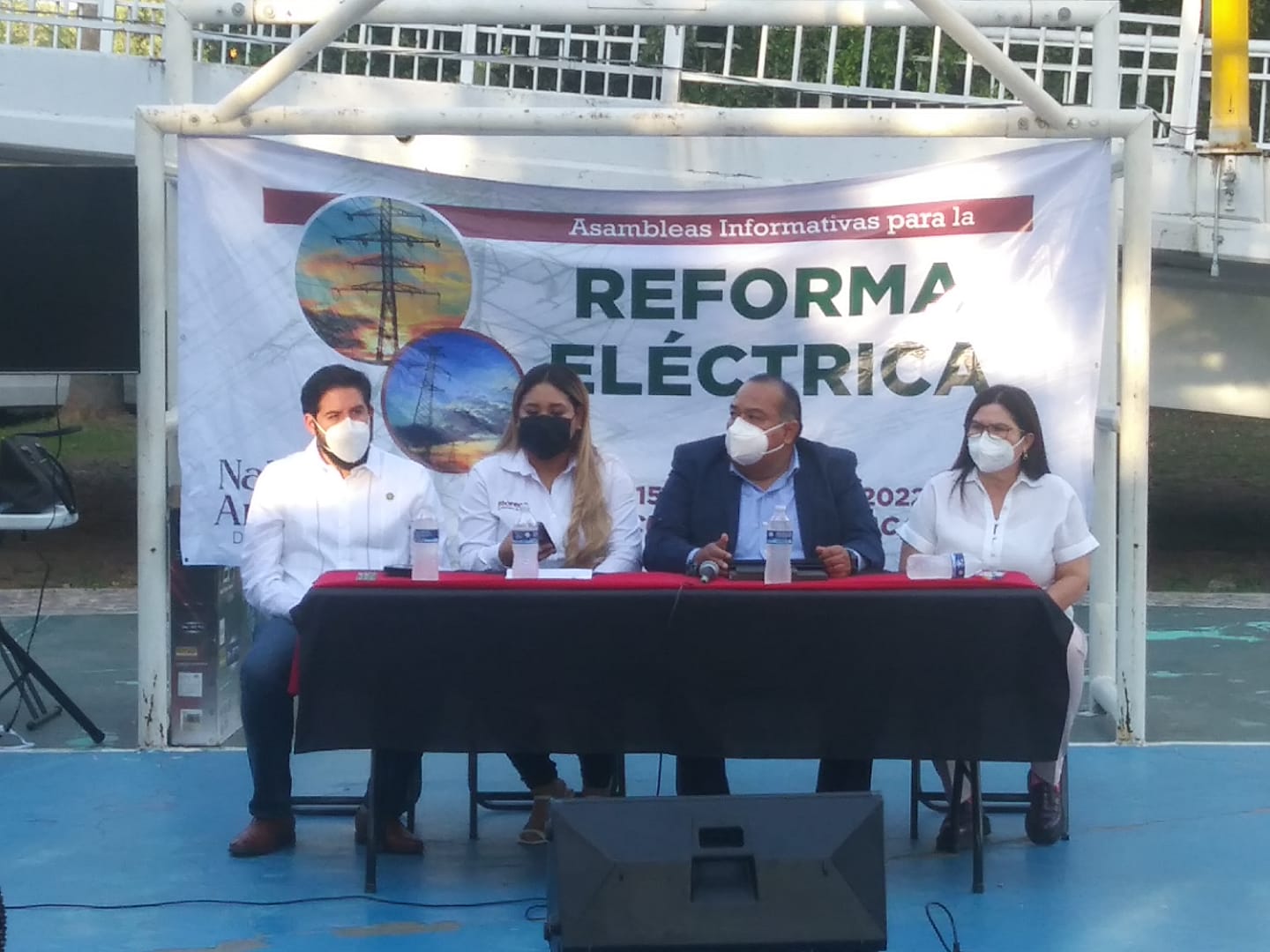 Diputada encabeza asamblea informativa sin saber nada de la Reforma Eléctrica