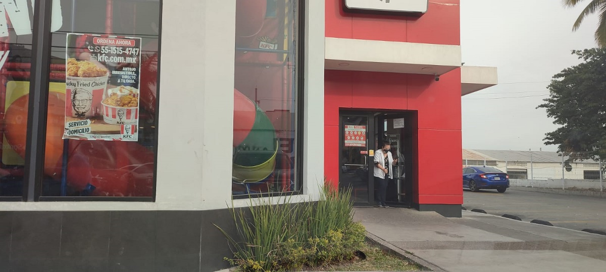 Cierra temporalmente restaurante de comida rápida en Mazatlán, trasciende contagio de COVID-19 del personal