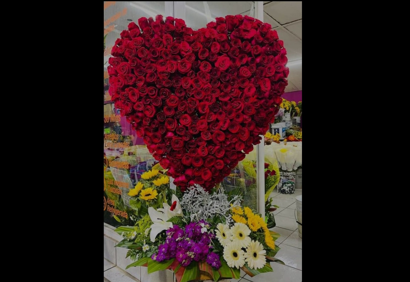 ¿Te imaginas recibir un enorme arreglo de flores y enterarte que se lo robaron… de un panteón? sucedió en Culiacán