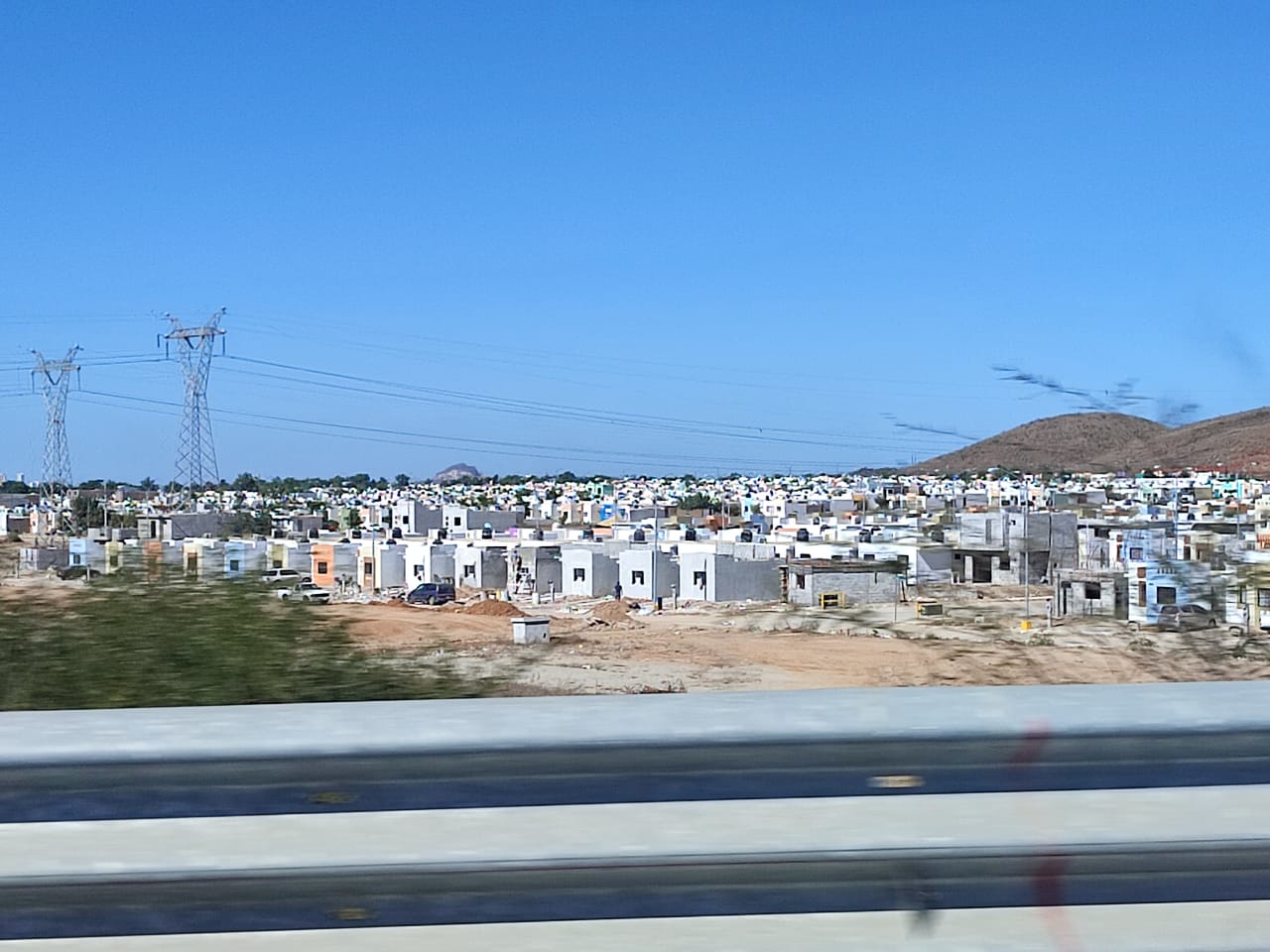 Claudia Sheinbaum da banderazo para la construcción de 13 mil 250 viviendas en Colima