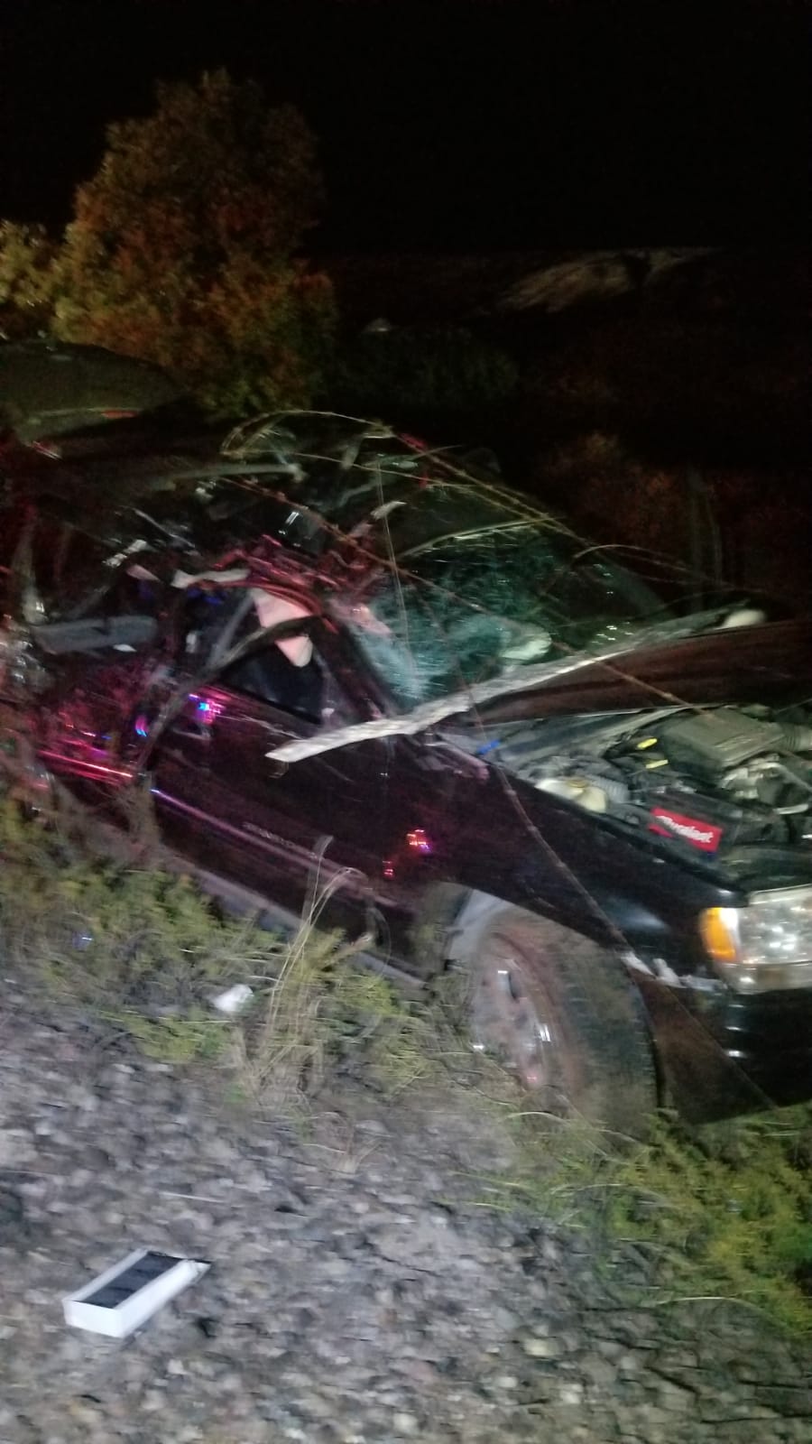 Joven de Guamúchil pierde la vida en una volcadura; regresaban de playa Bellavista, hay otros dos lesionados