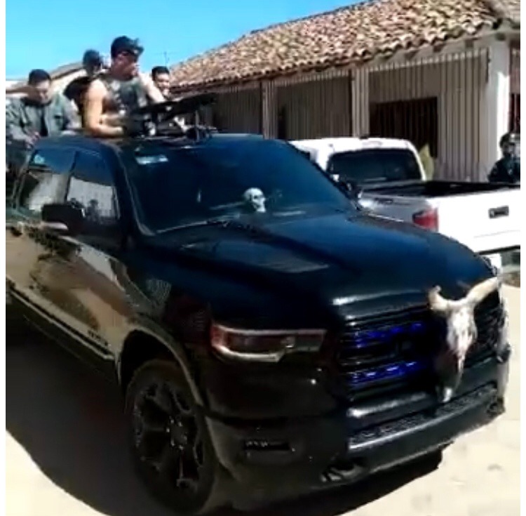 No era un grupo armado, Eduin Caz y Grupo Firme graban video en Cacalotán, Rosario, causando alboroto