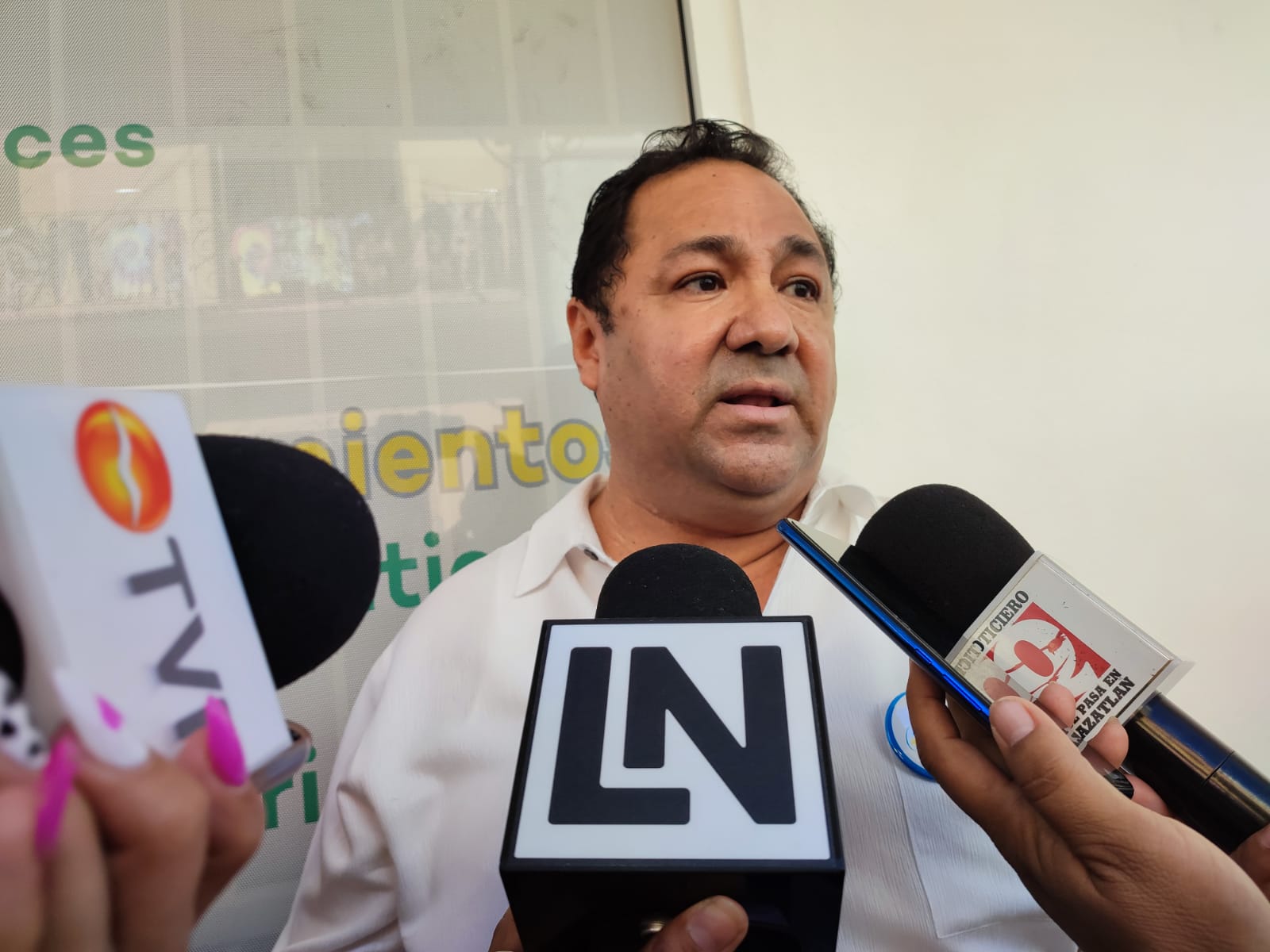 ‘Qué van a reclamar, si nunca me han dado chichi’: Pucheta a priistas al integrarse al gabinete de Rocha