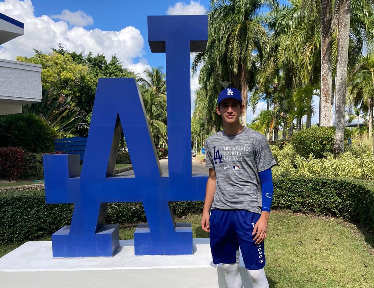 El sinaloense Agustín Acosta firma con los Dodgers