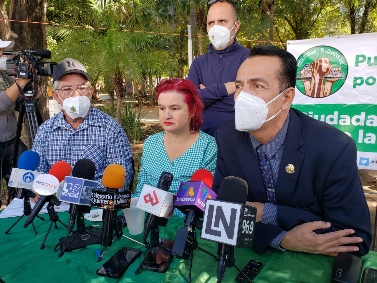El grupo Pueblo Unido por Culiacán juntan firmas para llevar a Estrada Ferreiro a juicio político 