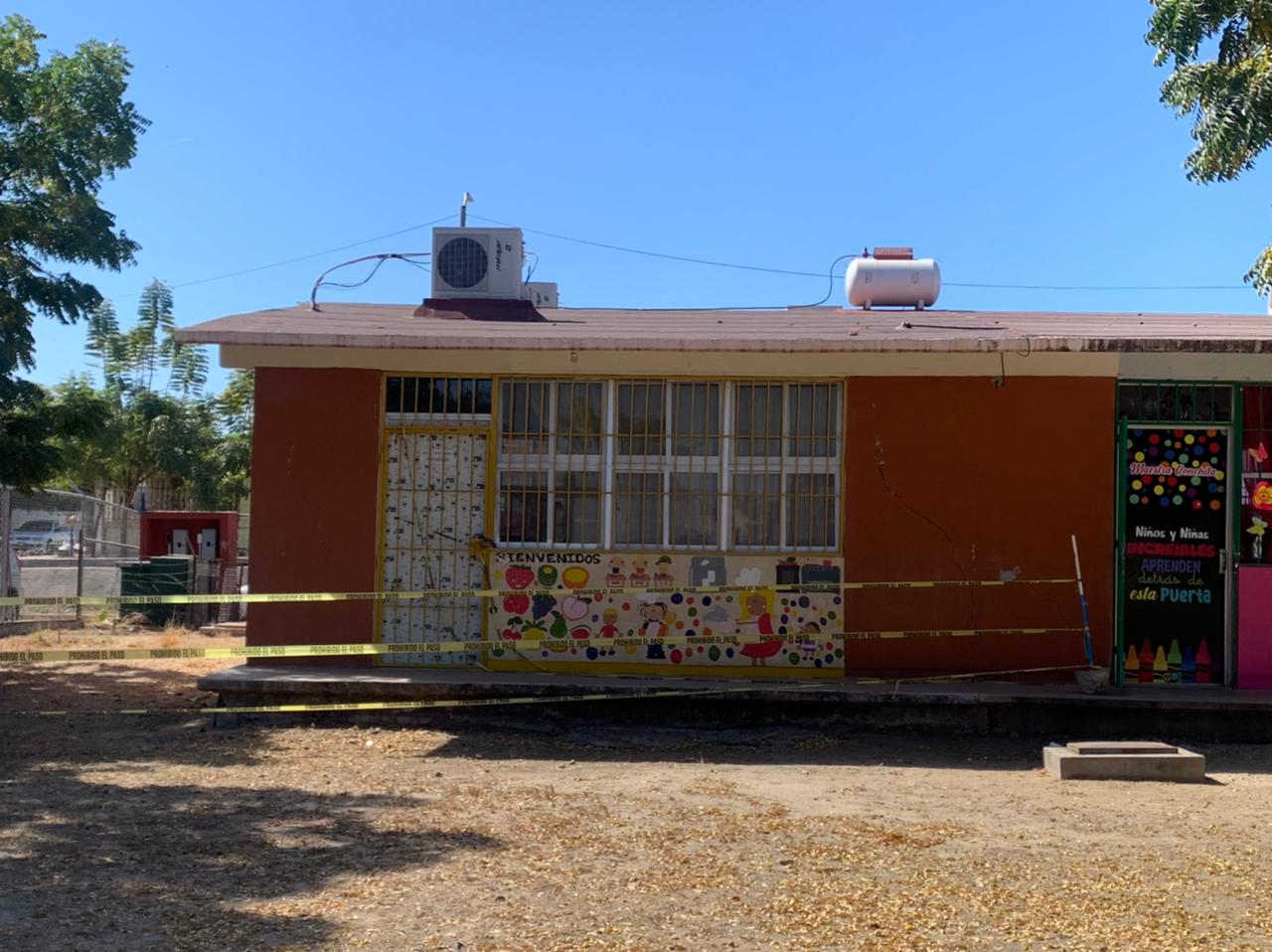 Alumnos de este kínder de Culiacán toman clases con el riesgo que un salón se venga abajo