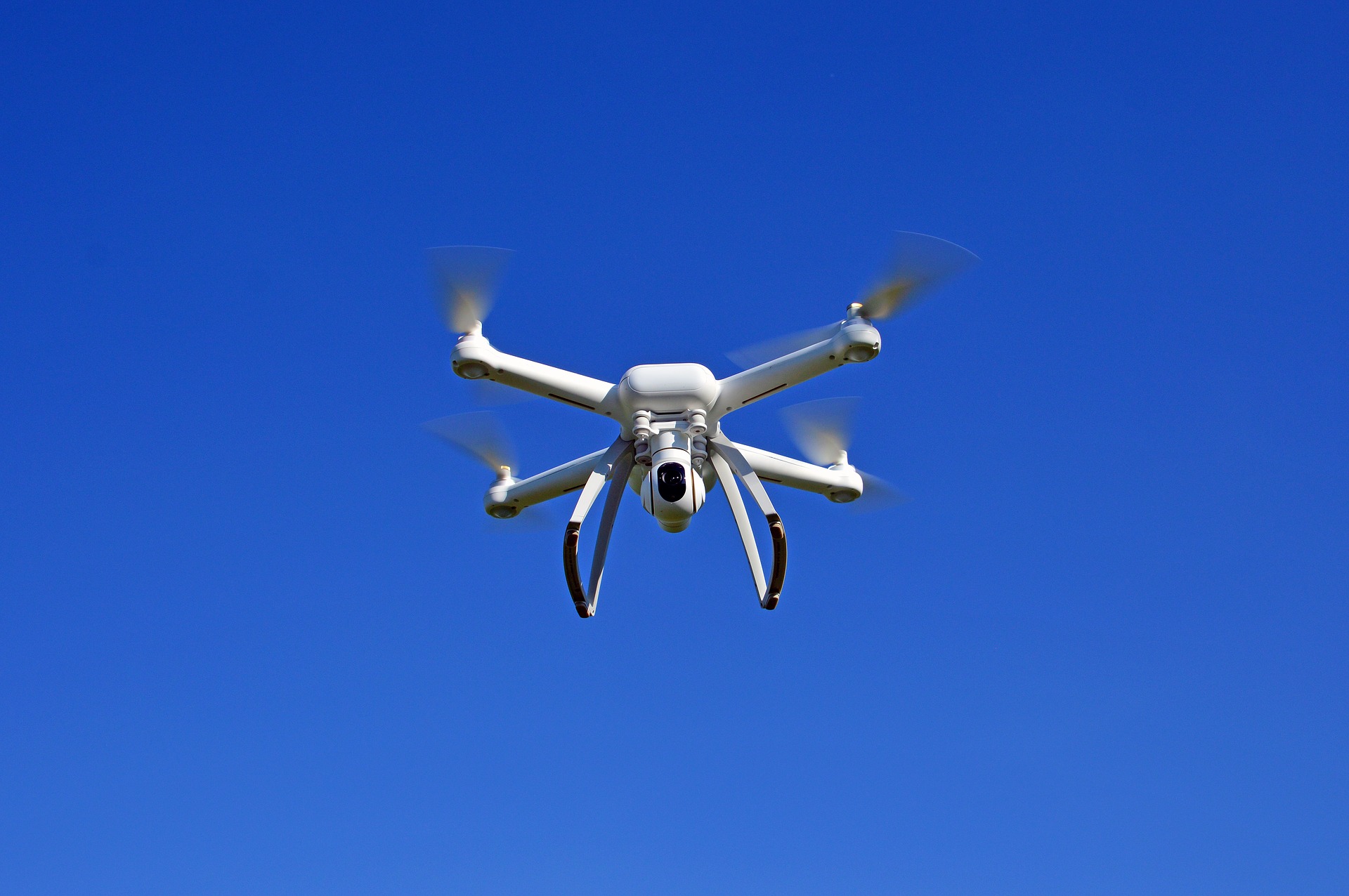 Civil ucraniana logra ‘tumbar’ un dron ruso que volaba en Kiev y se hace viral; así lo derribó
