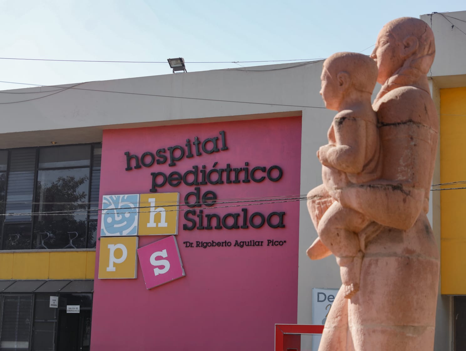 “Estuvo comiendo dulces de Halloween”, la versión de la madre de niño de 4 años intoxicado con fentanilo, en Culiacán