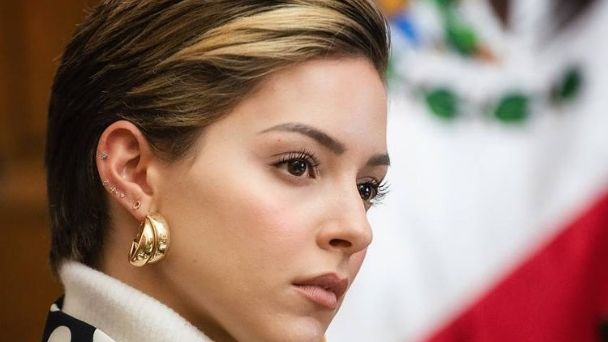 Le llueven críticas a Mariana Rodríguez, primera dama de Nuevo Léon, por video interactuando con niño
