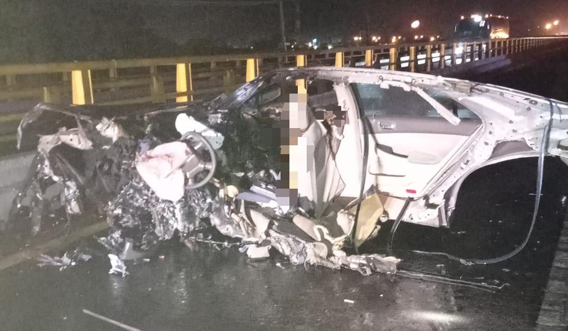 Mueren tres jóvenes beisbolistas en accidente en Guamúchil; el auto se hizo en tres pedazos y se incendió