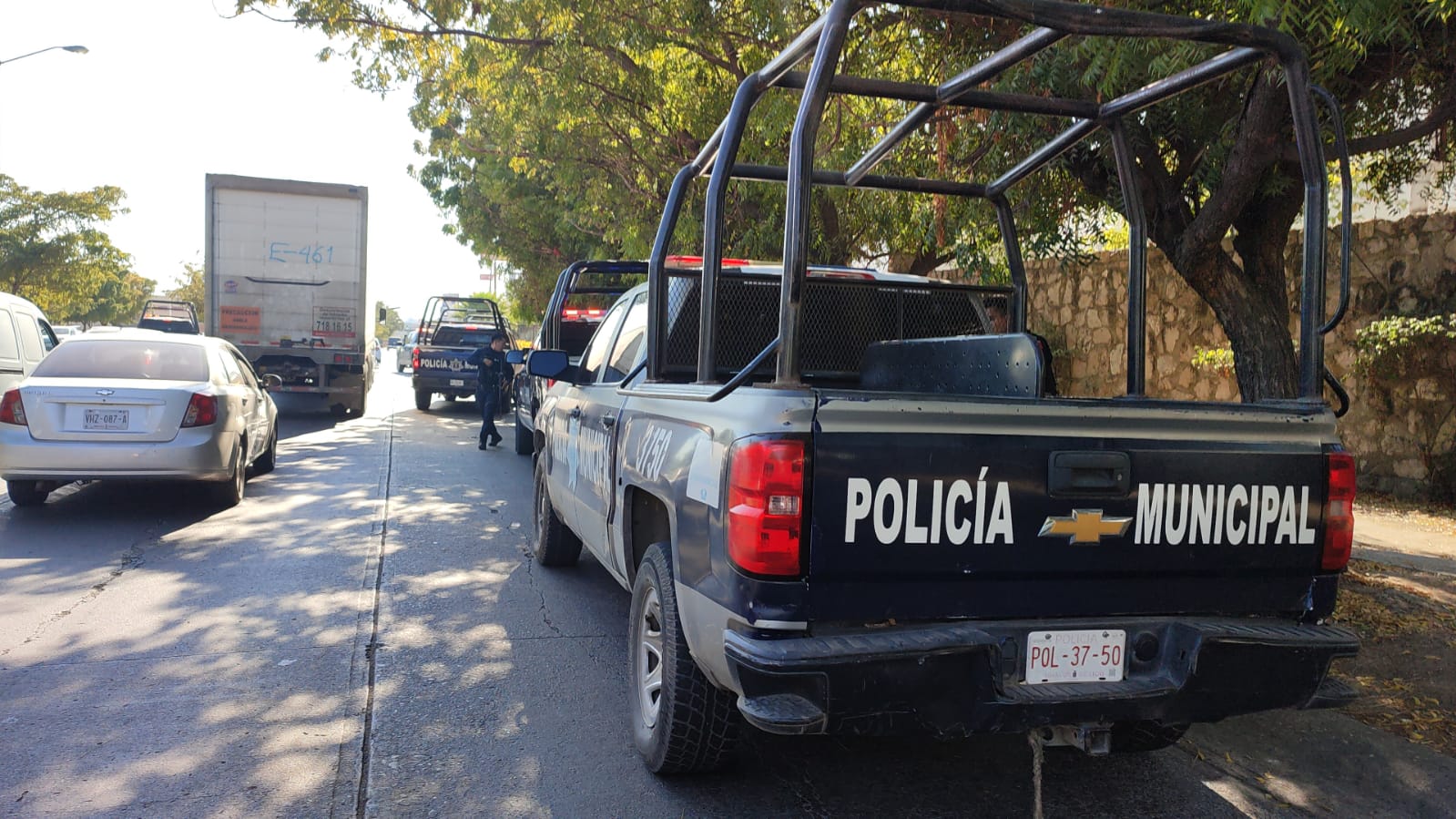 Podría destaparse ahora red de huachicol en la Policía de Mazatlán, detectan a tres cargando combustible en forma sospechosa