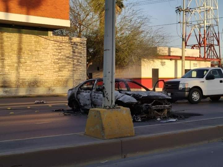 Fotos: Quema de vehículos, bloqueos y balacera en Nuevo Laredo, por presunta detención de líder del Cártel del Noroeste