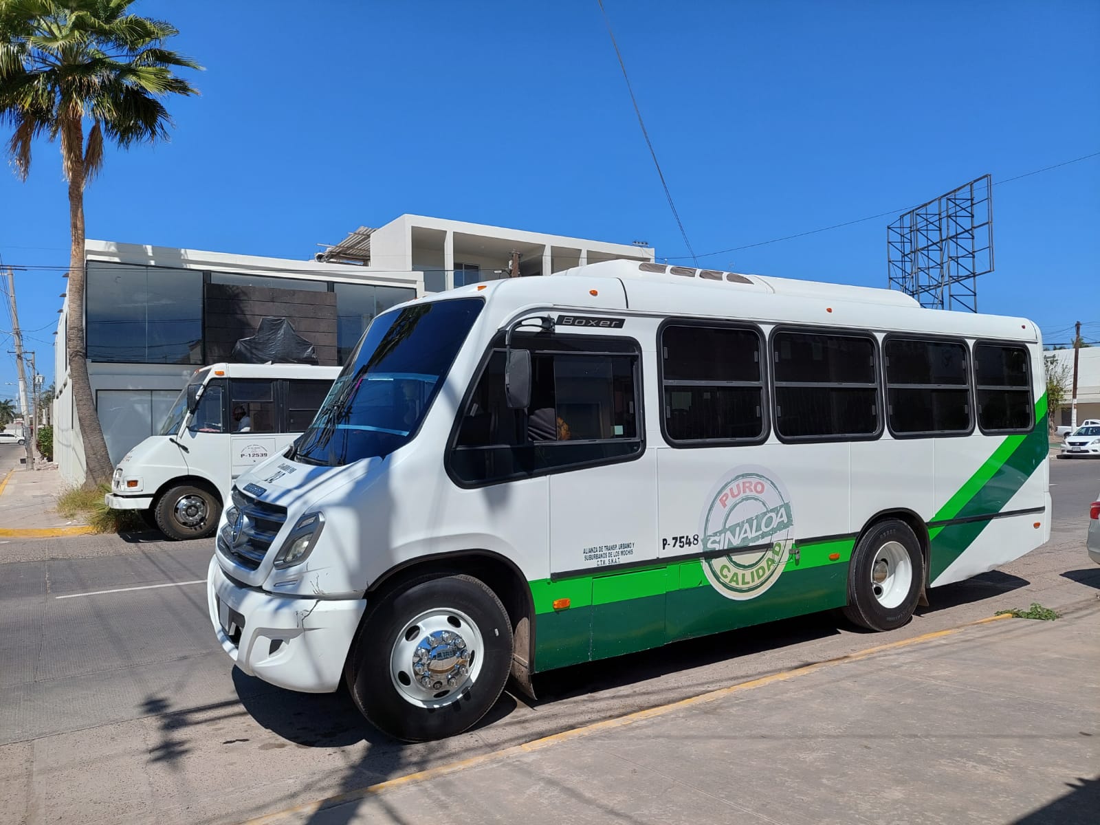 Si no hay aumento a la tarifa, que nos ayuden a comprar camiones: Transportistas