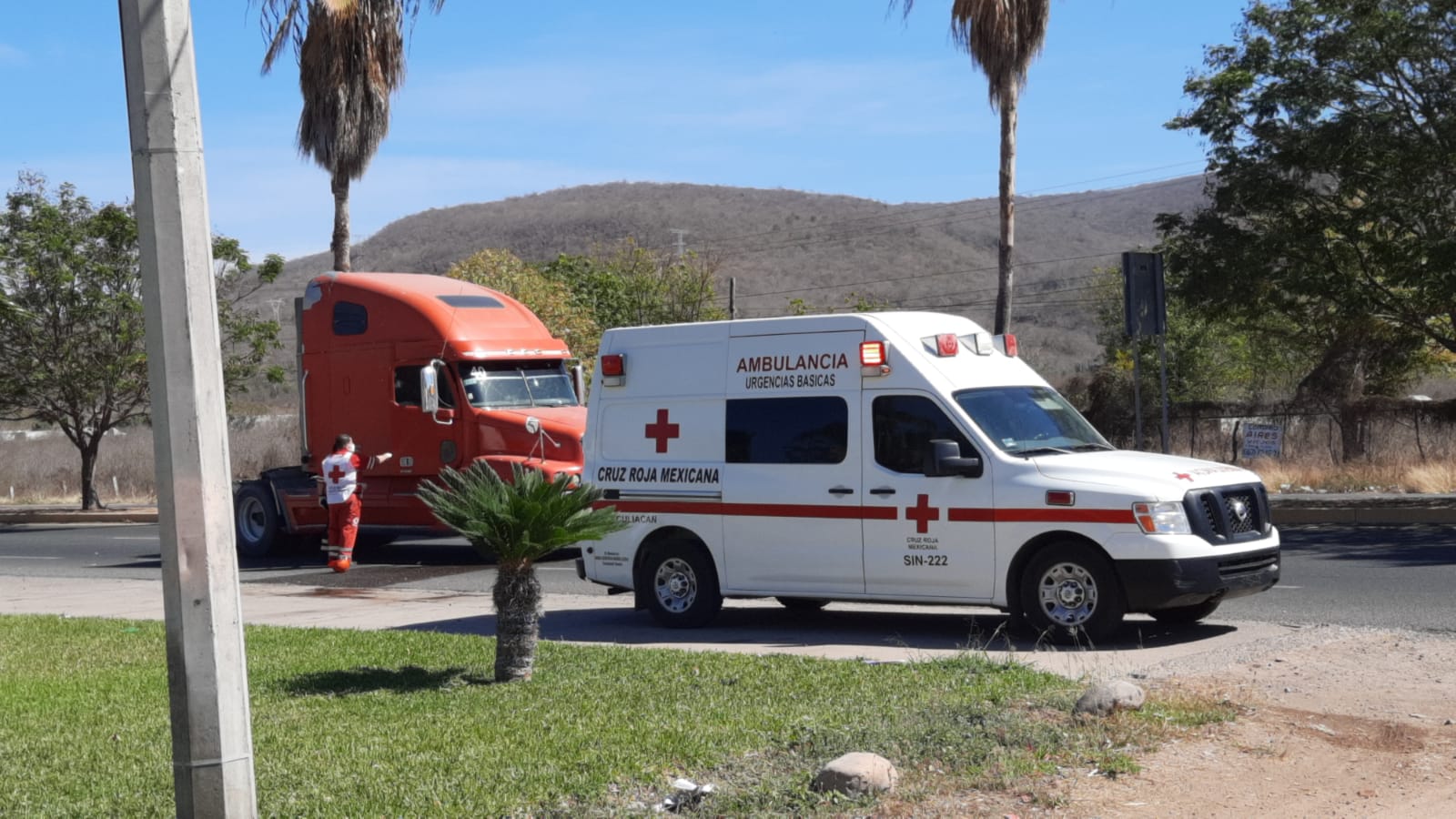 Con disparos de arma de grueso calibre ejecutan a un hombre a bordo de un tráiler, al sur de Culiacán