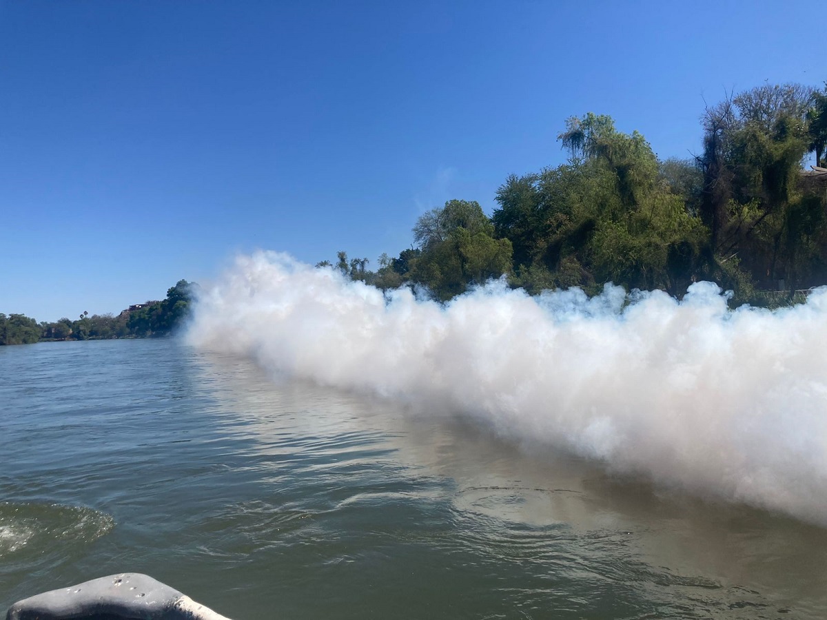 Desesperados por el dengue, se organizan para hacer fumigación aérea; salud advierte riesgos