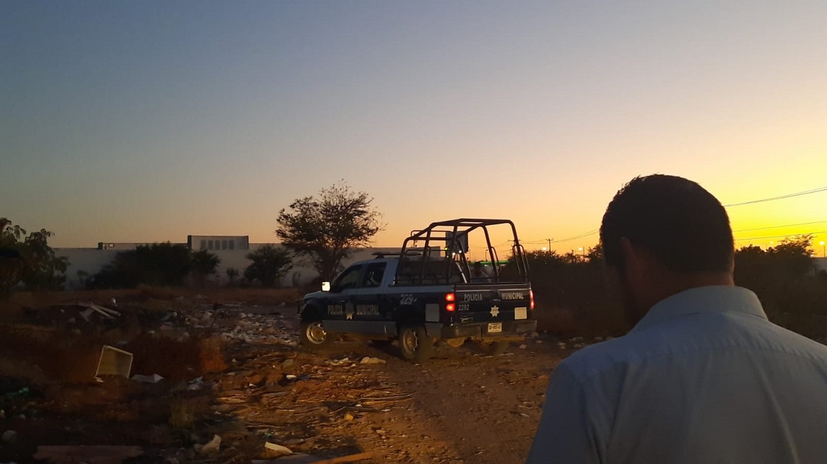 Con huellas de tortura y las manos atadas con cinchos de plástico y cables encuentran asesinado a uno en Culiacán