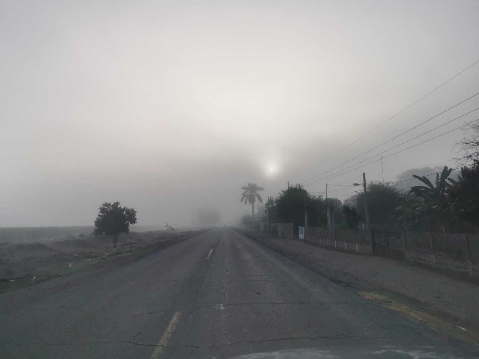 Bancos de niebla en costas de Sinaloa al amanecer y ambiente caluroso a muy caluroso durante la tarde