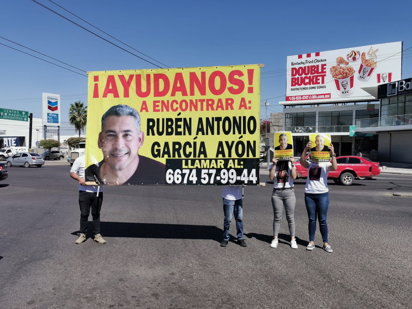 ¡Lo siguen buscando! Con pancartas y volantes, familiares y amigos de Rubén García se plantan en la KZ4