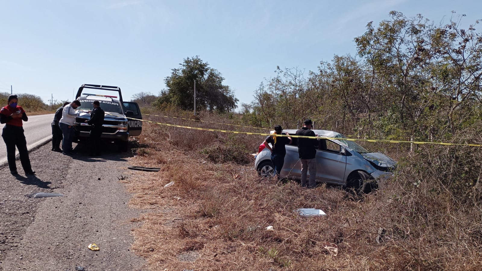 Volcadura deja a un hombre sin vida en la Culiacán-Mazatlán