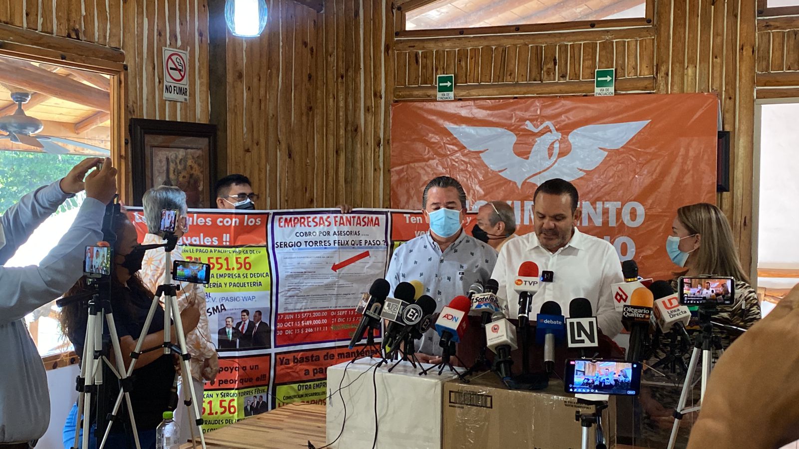 (VIDEO) Activista irrumpe conferencia “naranja” de Sergio Torres; lo acusa de desfalco