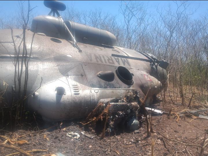 (VIDEO) Cae helicóptero de la Marina en Mazatlán; graban el momento