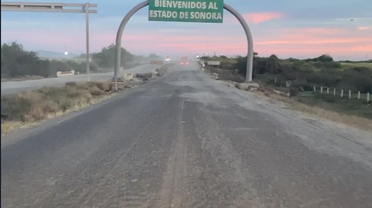 ‘Hasta que se nos va a hacer’; inician reparación de la México 15 en los límites de Sinaloa con Sonora