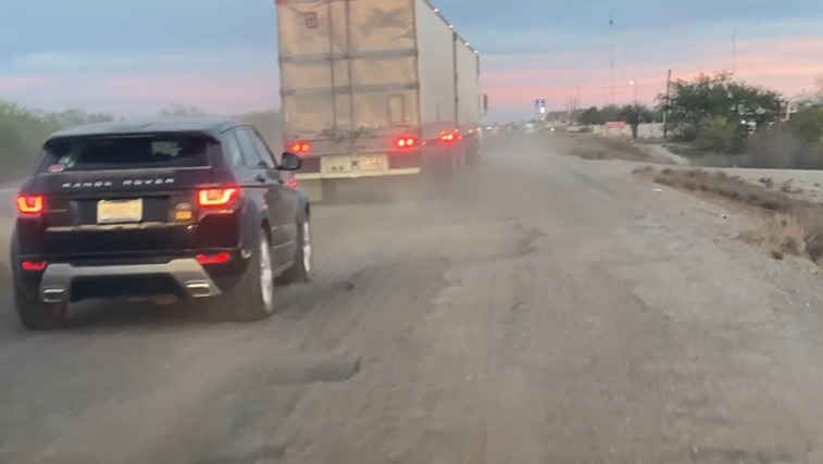 Totalmente destrozada la carretera México 15 en los límites de Sinaloa con Sonora
