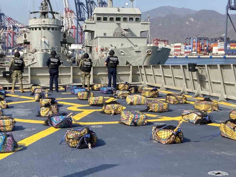 Decomisan más de una tonelada y media de cocaína que había sido lanzada al mar, en operativo de la Semar